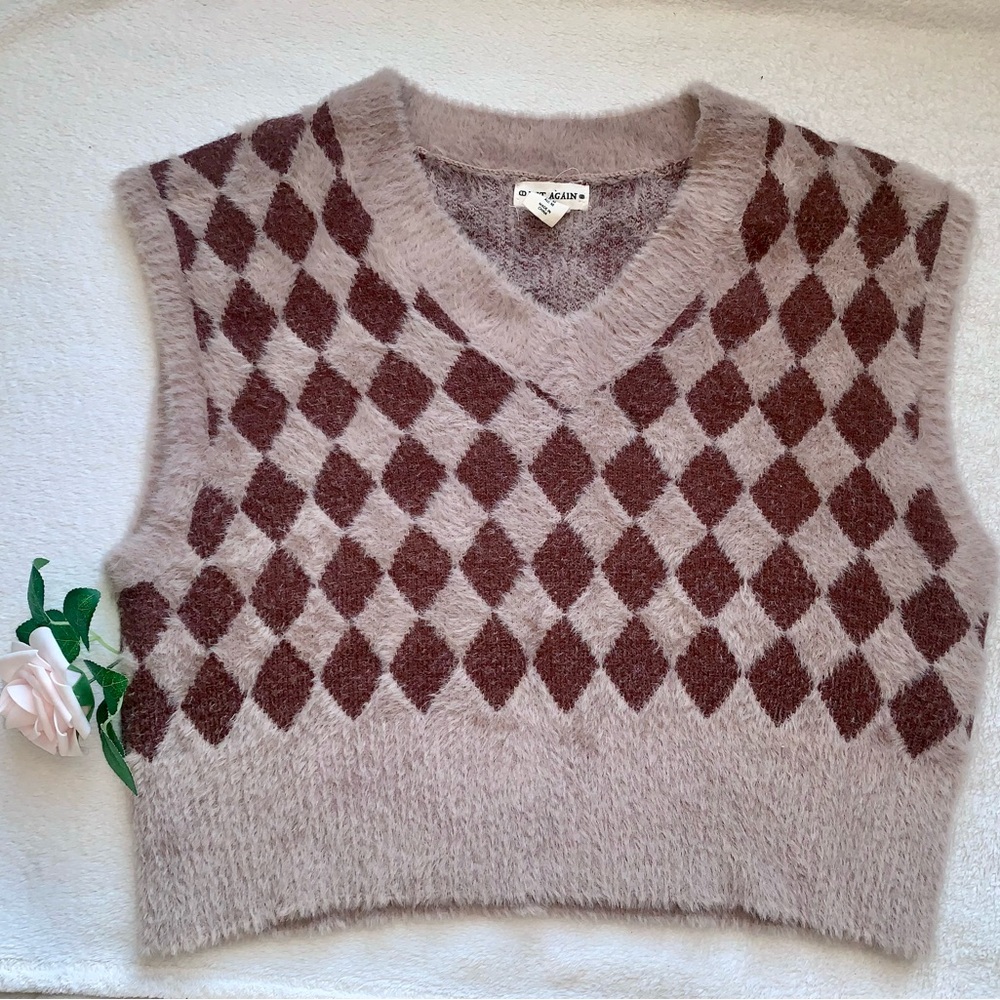 Yet Again Fuzzy Argyle Knit Vest - Picture 6 of 13
